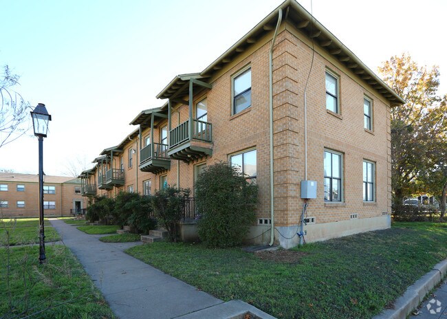 Courtyard on Main - Courtyard on Main Apartments