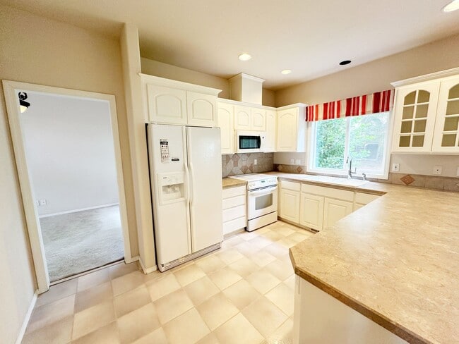 Photo - Gorgeous 4-Bedroom, 2.5-Bathroom House in Beaverton