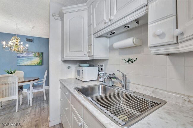 Building Photo - 766 Central Ave Unit 303