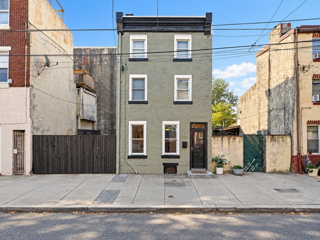 246 E Thompson St