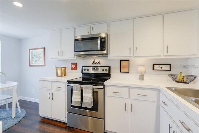 Building Photo - 5210 Wedgewood Ln Unit 76 Rental
