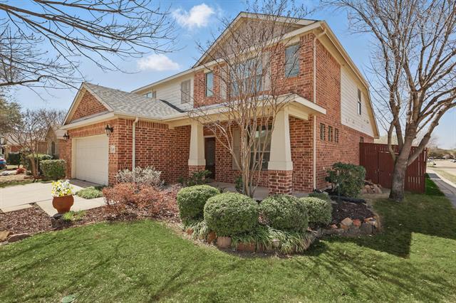 Photo - 400 Crossbill Ln House