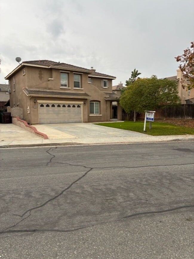 Building Photo - Nice 3 Bedroom/ 3 Bathroom Home in Moreno Valley!!!
