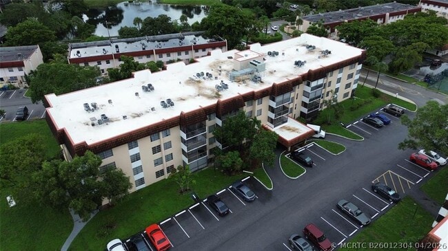 Building Photo - 4152 Inverrary Dr Unit 202