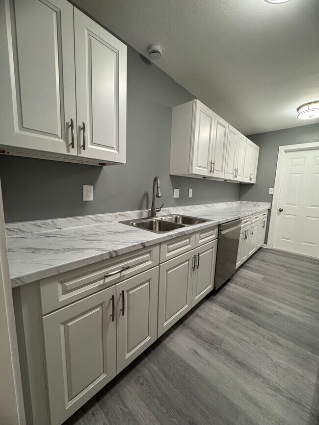 Photo - 5064 Springwood Rd