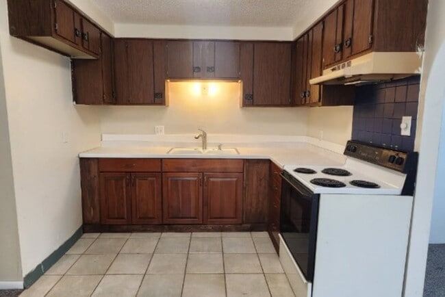 Photo - 194 Mead St