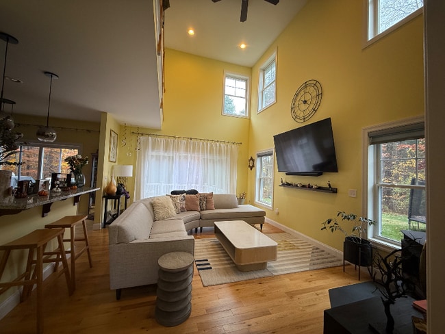 Photo - 140 Boxwood Ln