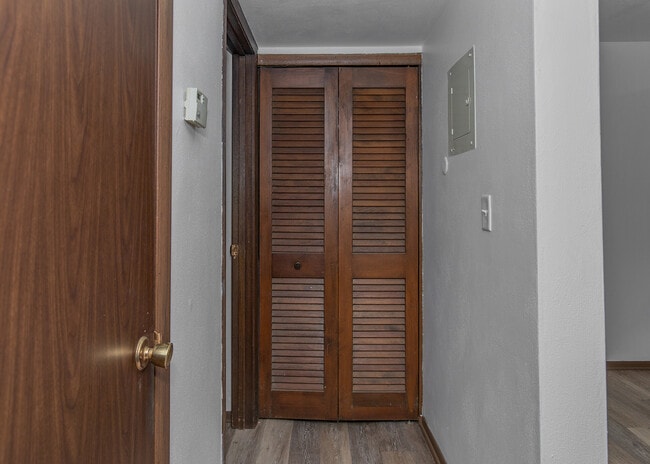 Photo - Jebens Court Apartments