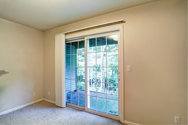 El nivel inferior de la salida; apartamentos seleccionados! - Highbrook Townhomes