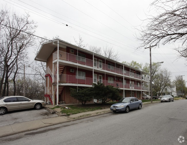 1015 N 47th Ave