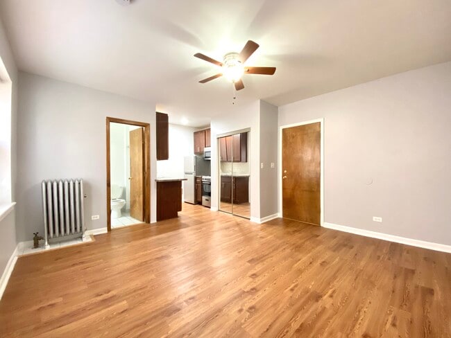 Sample 3 Studio Coming Available - November - 4241 Kenmore Apartments