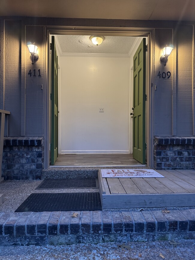 Building Photo - 409 Quanto Ct