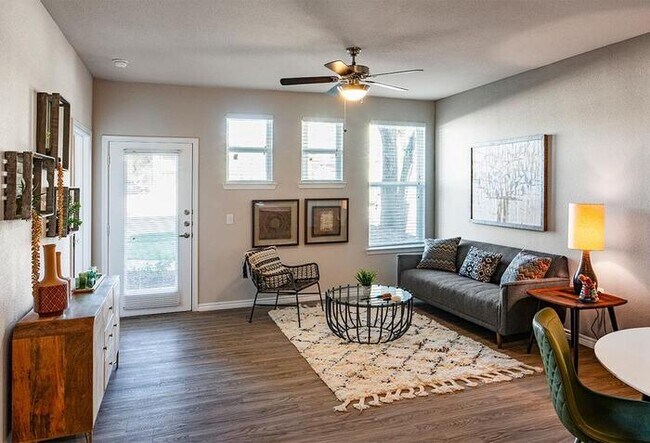 Photo - 4611 N Interstate 35 Frontage Rd Unidad a1