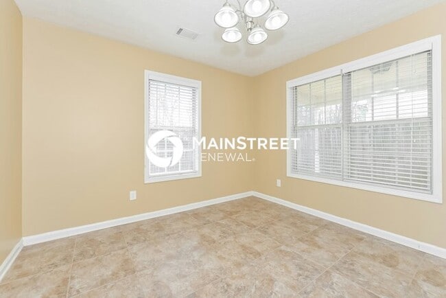 Photo - 3 Bedroom Pet-Friendly Home in Hampton, GA with Main Street Renewal