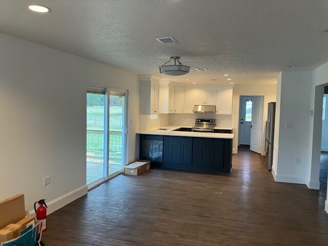 Photo - 180 Ritchey Rd