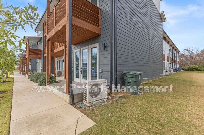 3155 St Elmo Ave