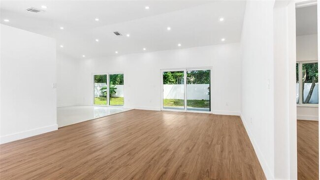 Photo - 1811 SW 124th Way
