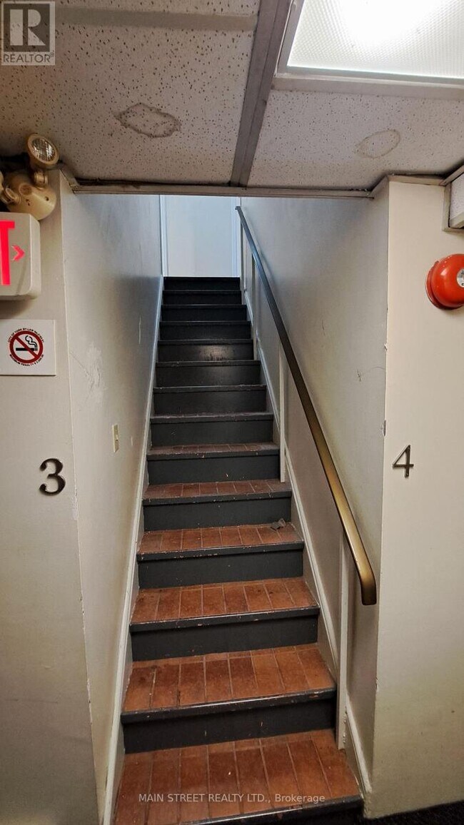 2588 A Yonge St Unit 4
