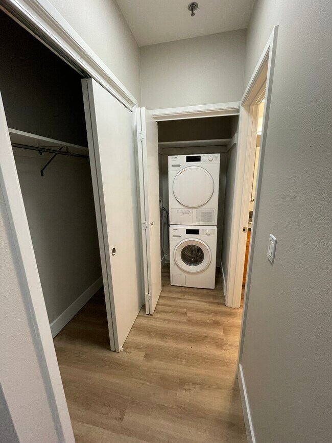 Studio 396SF - Laundry