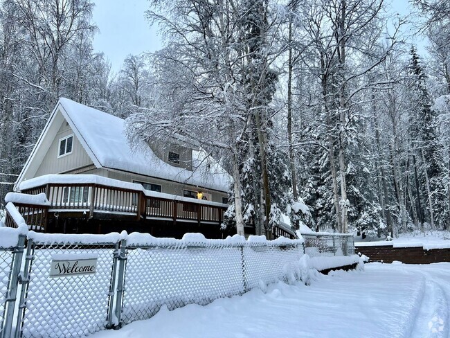 Building Photo - 3-Bedroom Home / 3 Car Garage / Dog Friend...