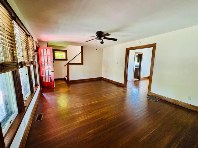Photo - 315 Siebert St