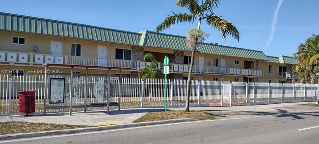 Building Photo - 505 NW 177th St Unit 222