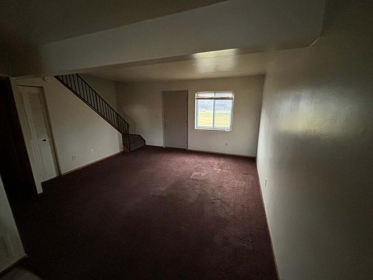 Livingroom - 1908 W Carter St Unit #7