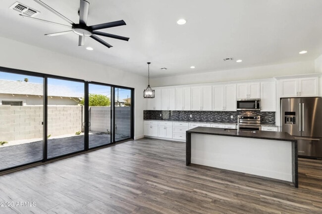 Photo - 902 W Hazelwood St