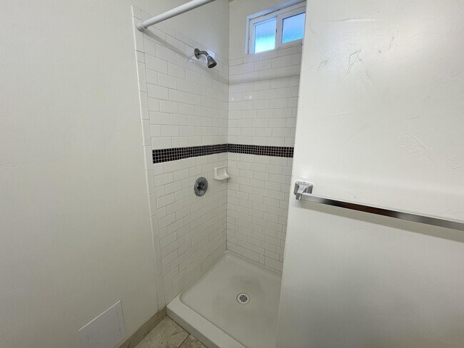 Photo - 1105 S State St