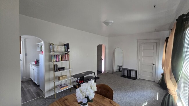 Photo - 511 W Jefferson Blvd