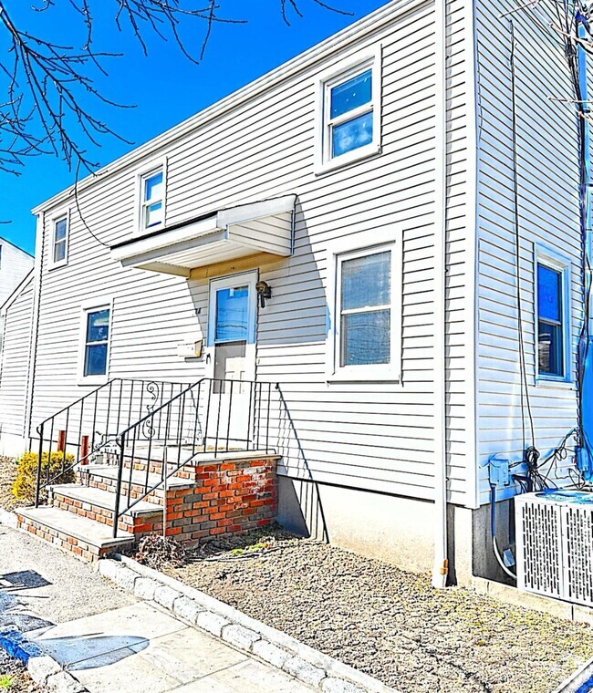 Building Photo - 1224 Hope St Unit 3- First Floor Rental