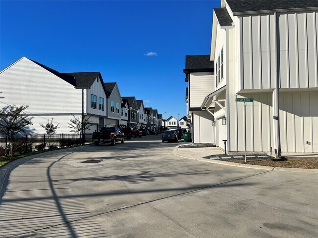 Photo - 6712 Parker Oaks Ln