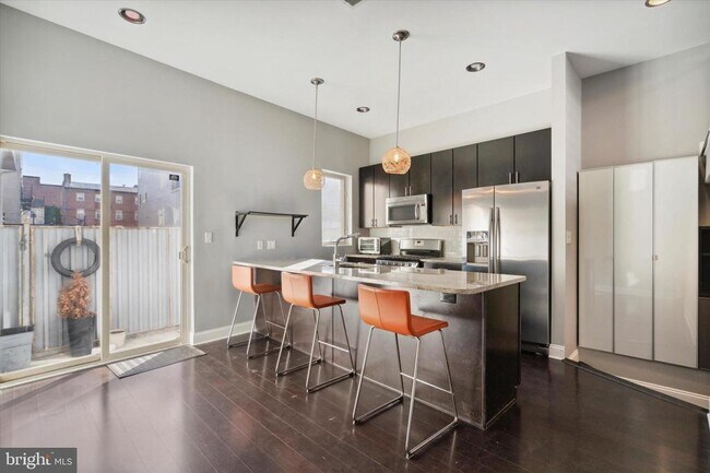 Photo - 1353 N Mascher St