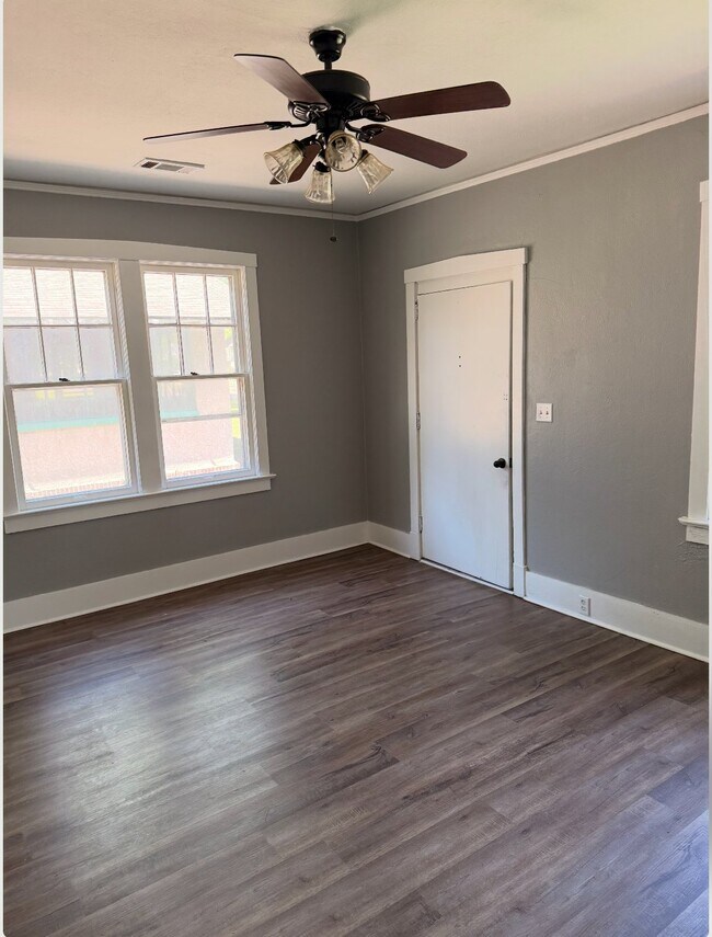 Photo - 809 W Walnut St Unit A