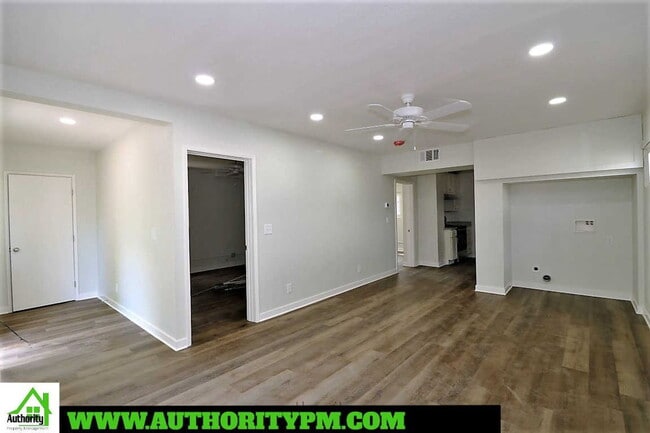 Photo - 1907 Grace Ave Unidad B