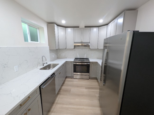 Building Photo - 438 48th St Rental