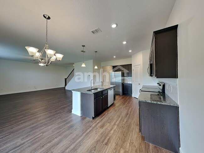 Photo - 220 Crestrun Loop