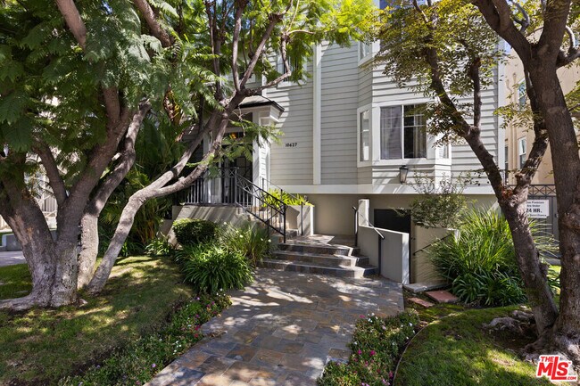 Photo - 10627 Moorpark St Unit 8