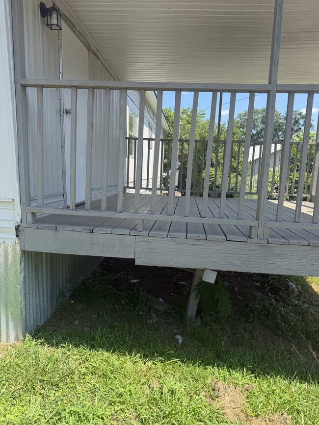 Photo - 923 W Lee Rd