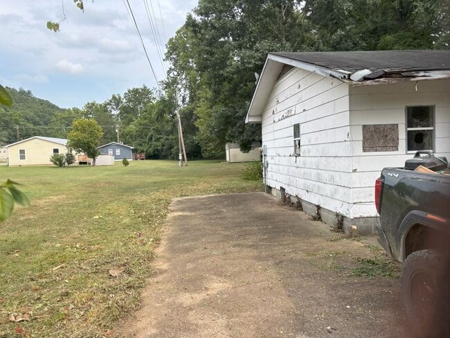 Building Photo - 511 Bud Ave