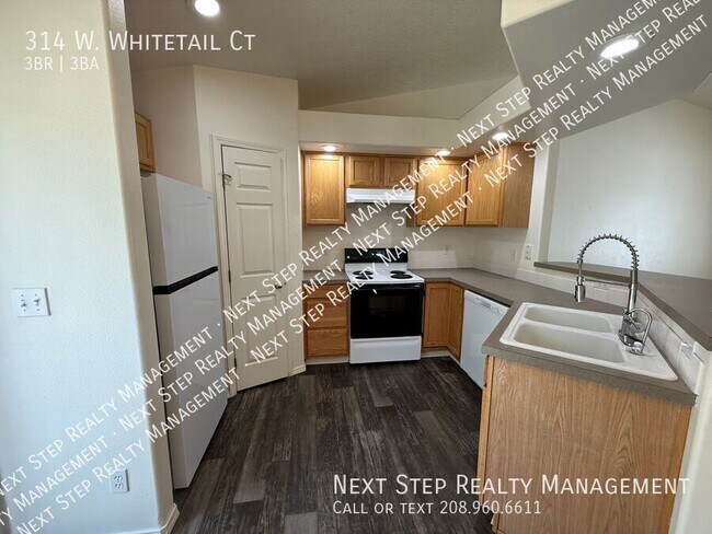 314 W Whitetail Ct