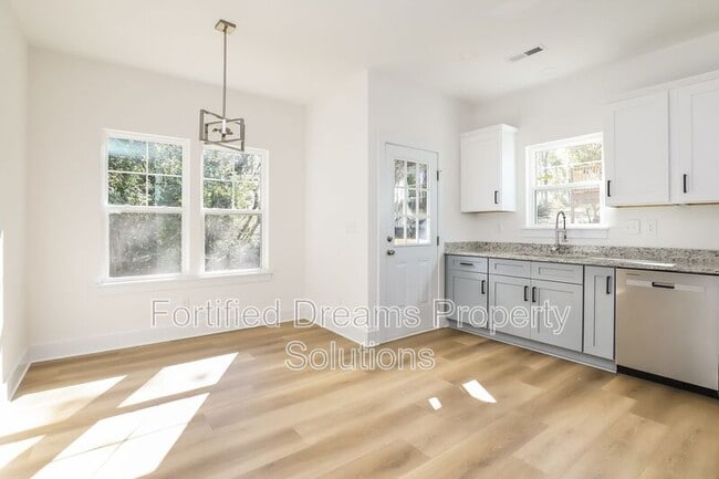 Photo - 107 Roanoke St