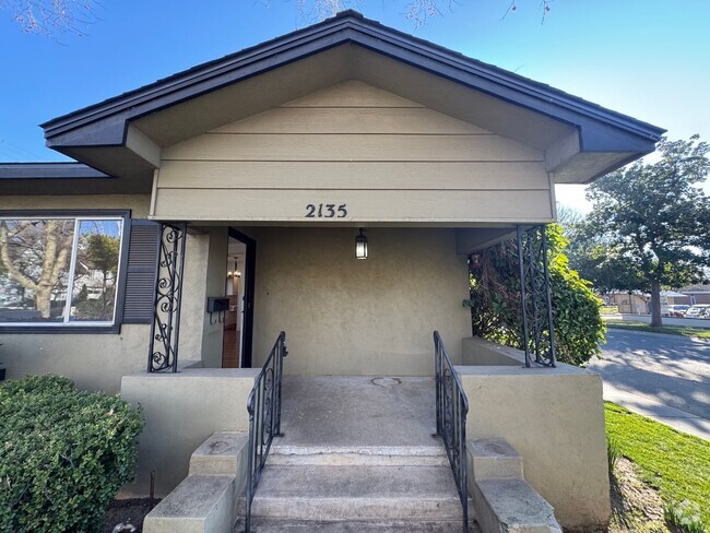 Building Photo - 3 bedroom 2 bathroom single family home | ...