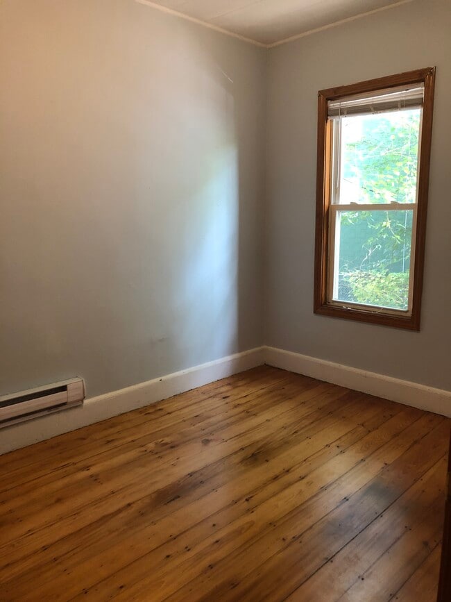 Photo - 64 1/2 Day St Apartments Unit 1