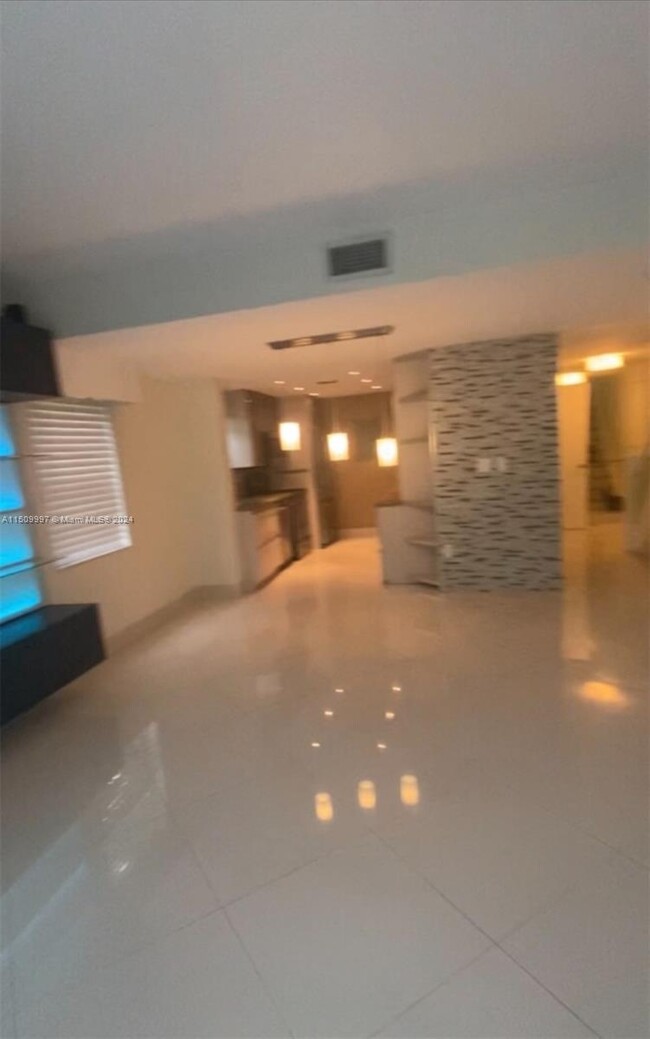 Photo - 2679 Tigertail Ave Condominio Unidad J