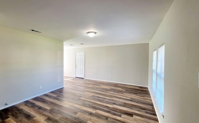 Photo - 1704 Langford St