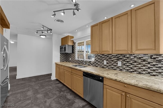 Photo - 105 Woodley St
