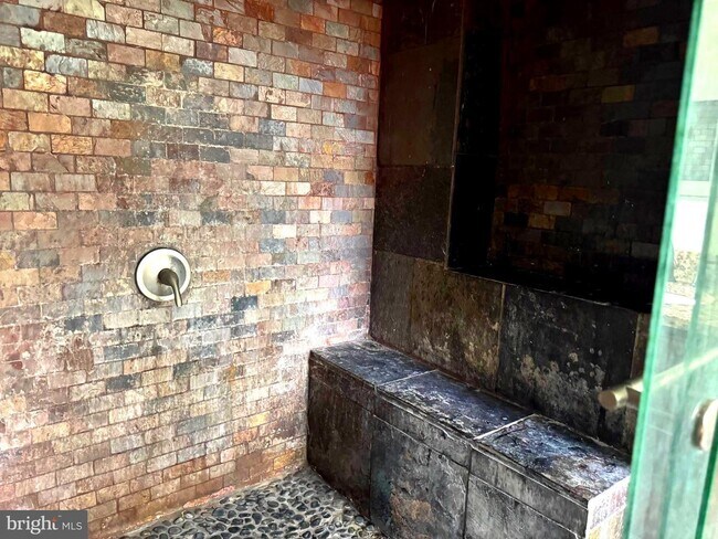 Photo - 600 Appleton St