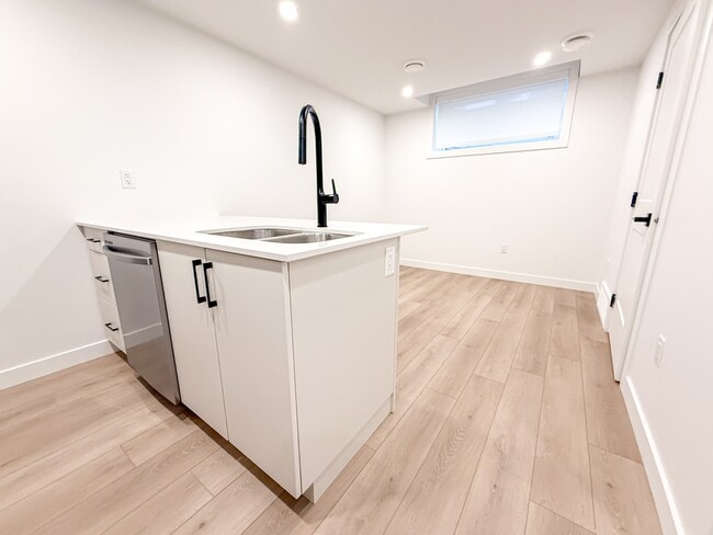 Photo - 12407-12122 122 Ave NW