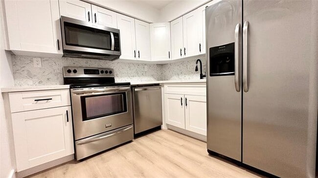 Building Photo - 1460 NW 22nd Ct Unit 1 Rental